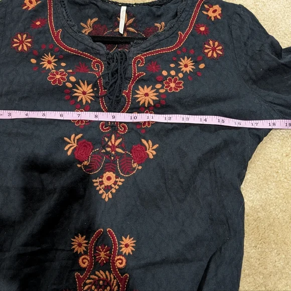 Free People Embroidered Black P Tunic Top Sz 8  with Red & Rust Floral Detail - Picture 4 of 8